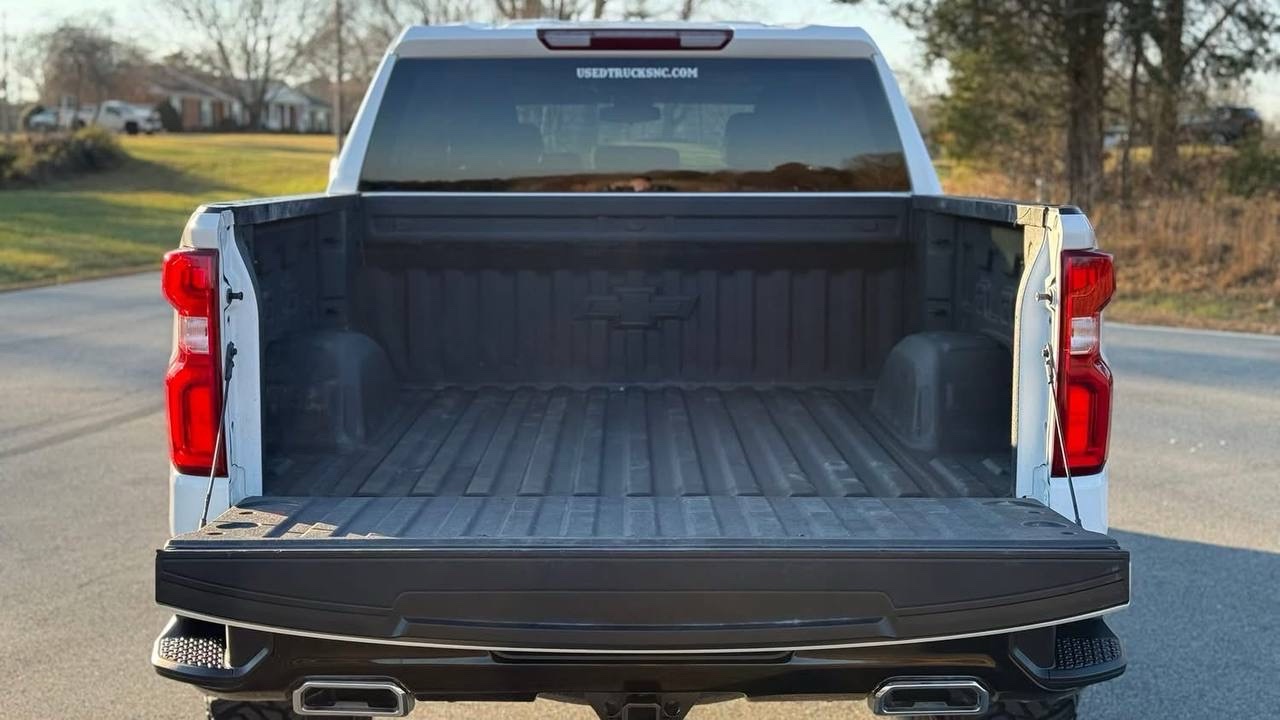 2023 Chevrolet Silverado 1500 LT Z71 Trail Boss Crew Cab 4x4 - Image 3
