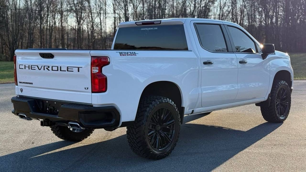2023 Chevrolet Silverado 1500 LT Z71 Trail Boss Crew Cab 4x4 - Image 5