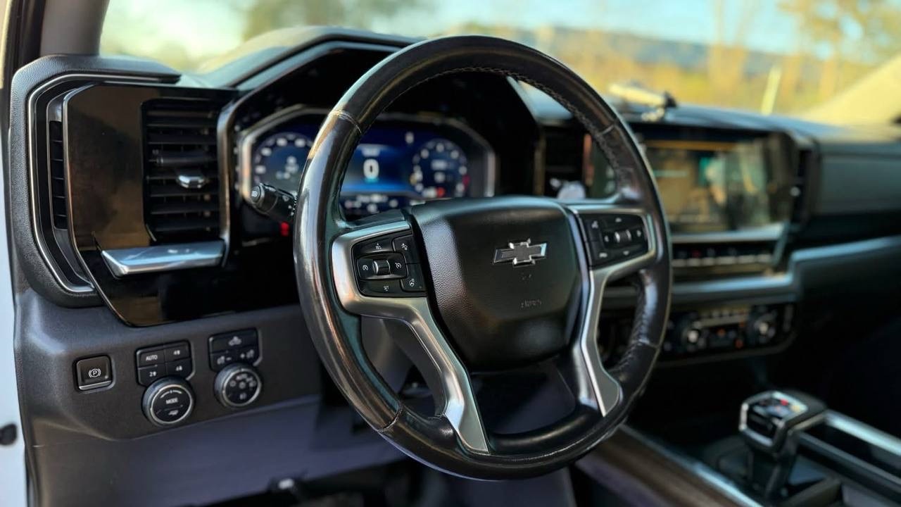 2023 Chevrolet Silverado 1500 LT Z71 Trail Boss Crew Cab 4x4 - Image 6