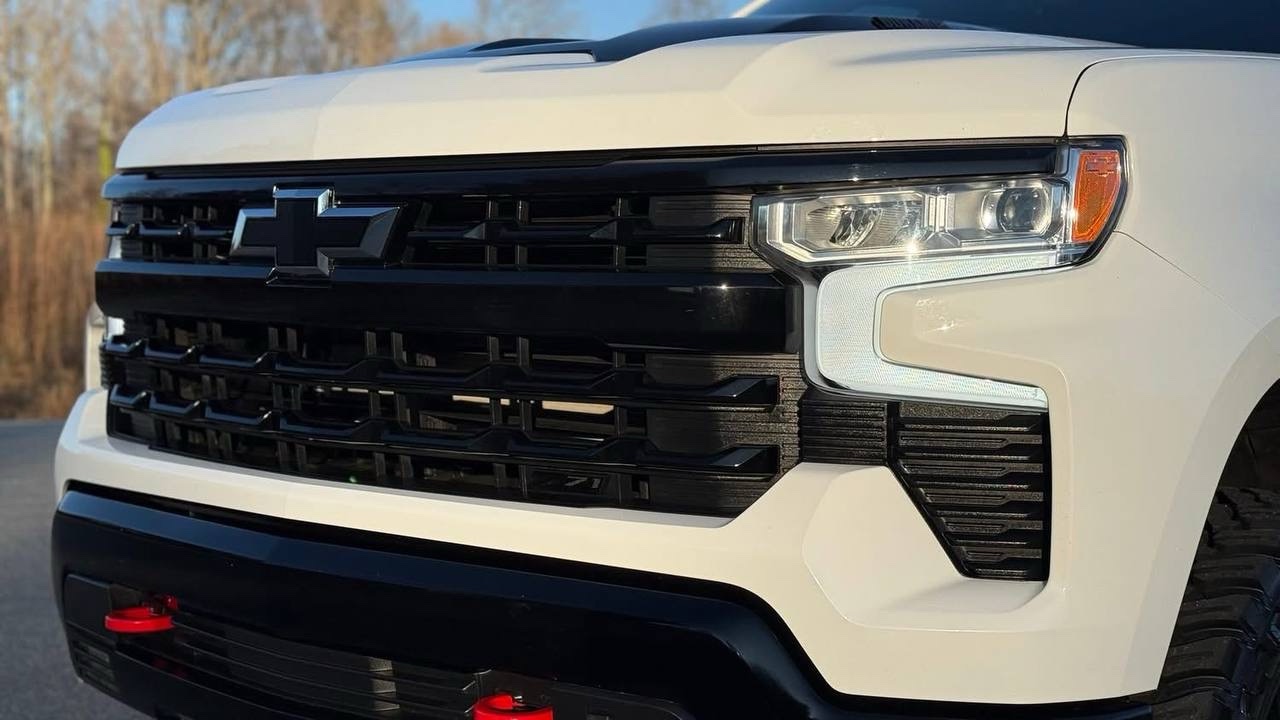 2023 Chevrolet Silverado 1500 LT Z71 Trail Boss Crew Cab 4x4 - Image 7