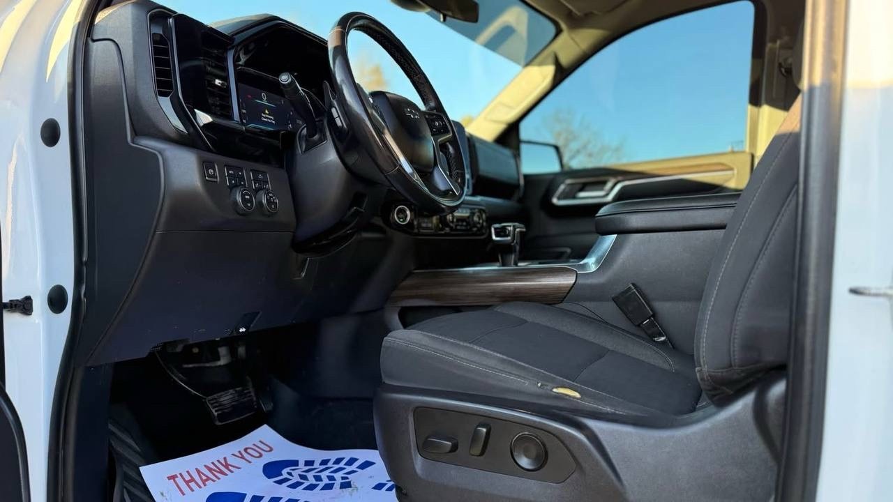 2023 Chevrolet Silverado 1500 LT Z71 Trail Boss Crew Cab 4x4 - Image 8